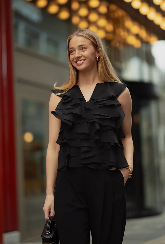 My essential wardrobe MW Eiko Florence Top Black topp 3