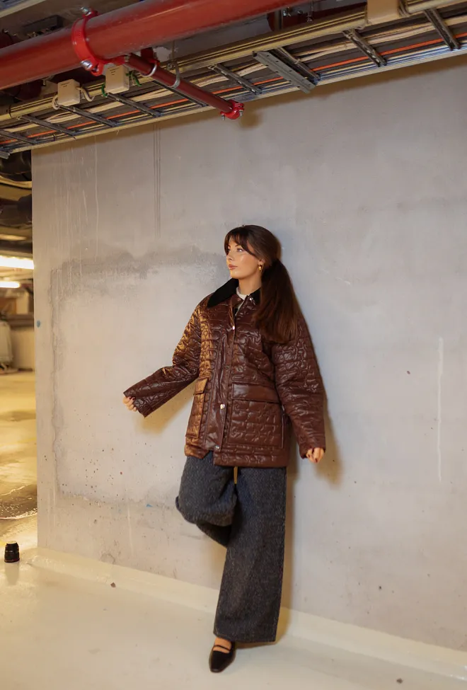 GANNI Shiny Quilt Midi Jacket Chicory Coffee jakke 3