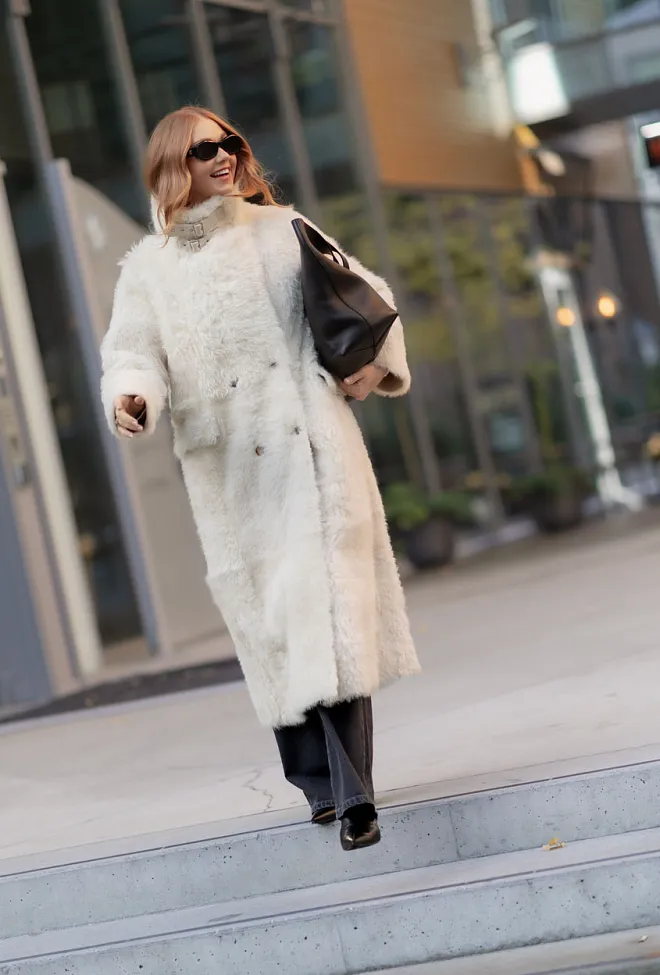 Utzon Chantelle Coat Lacon Teddy Antique White lammeskinnkåpe 6