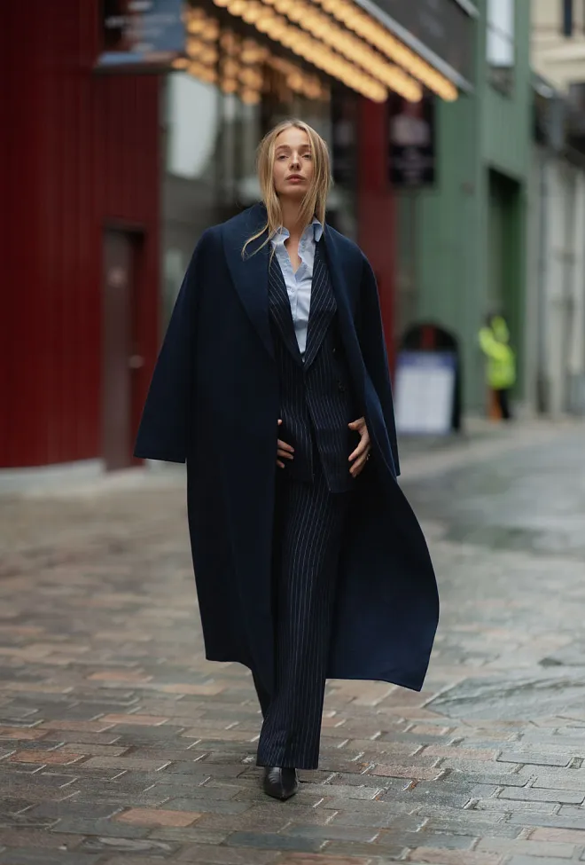 HiiL Studio Luminary Coat Navy ullkåpe 13