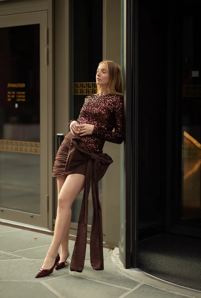 Rotate Sequins Bow Mini Dress Chicory Coffee paljettkjole 3