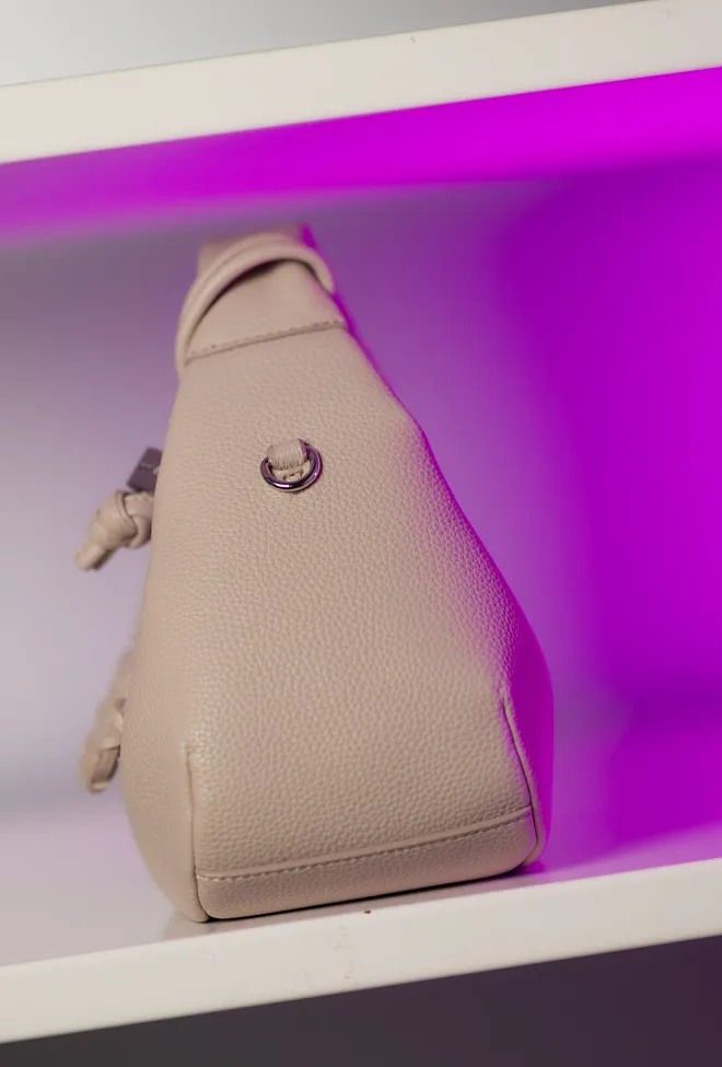 GANNI Hobo Mini Grained White Pepper veske 9