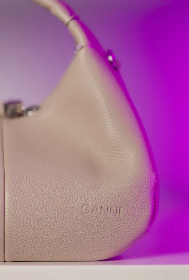 GANNI Hobo Mini Grained White Pepper veske 5