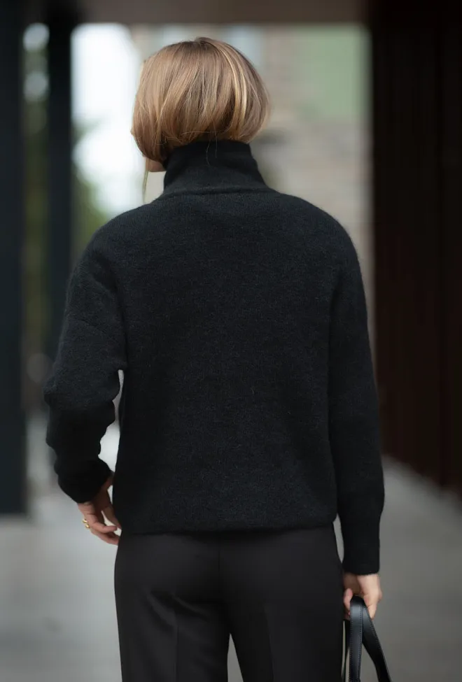 HiiL Studio Valentina Turtleneck Black genser 13