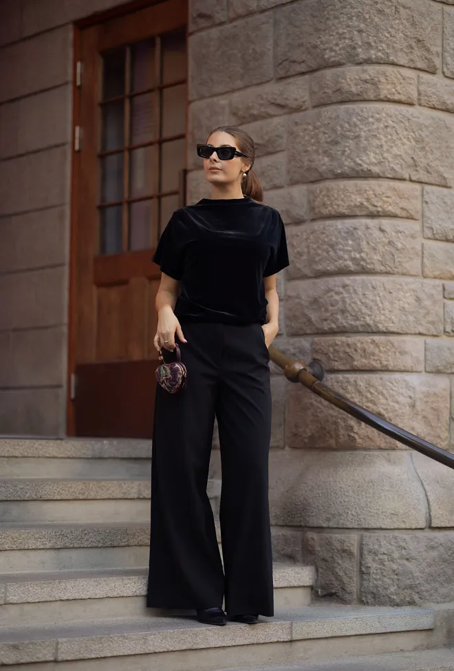 Arnie Says Renee Velvet Tee Black velurtopp 2