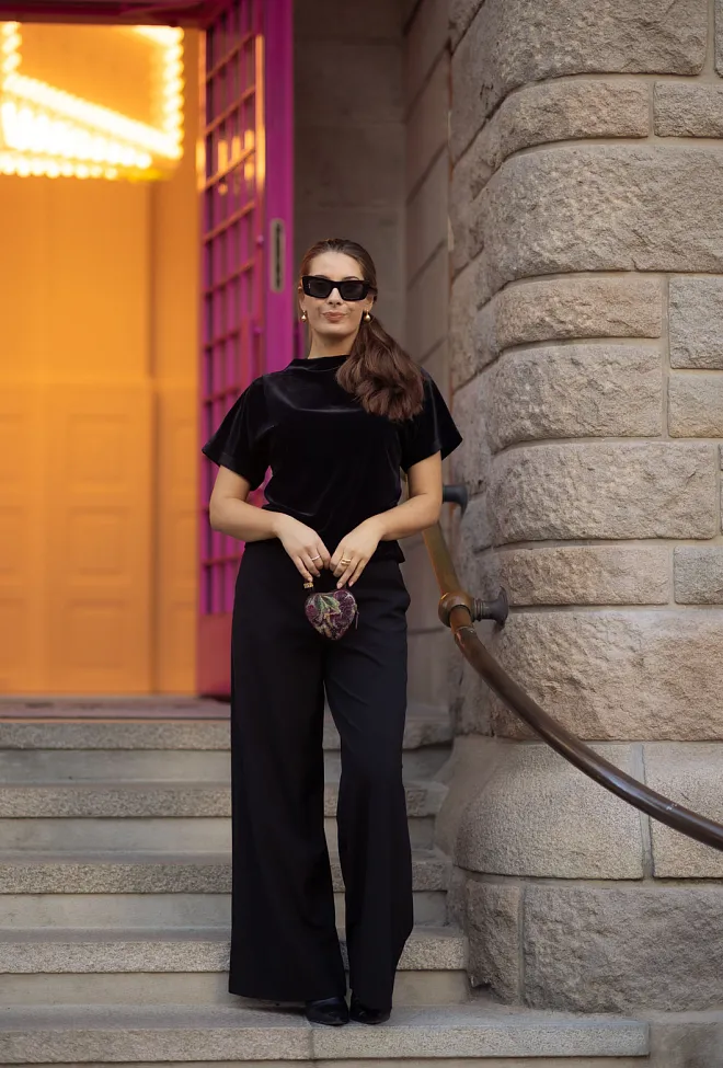 Arnie Says Renee Velvet Tee Black velurtopp 5