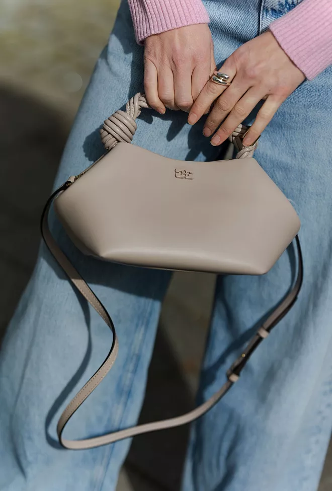 GANNI Bou Bag Small Oyster Gray skulderveske 3
