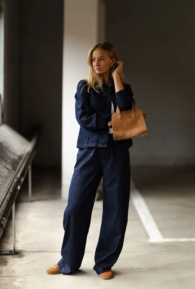 My essential wardrobe Cleo MW 143 Mid Wide Dark Blue Un-Wash jeans 2