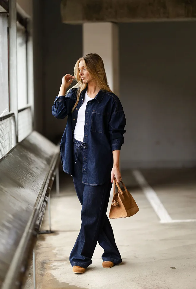 My essential wardrobe Cleo MW 143 Mid Wide Dark Blue Un-Wash jeans 5