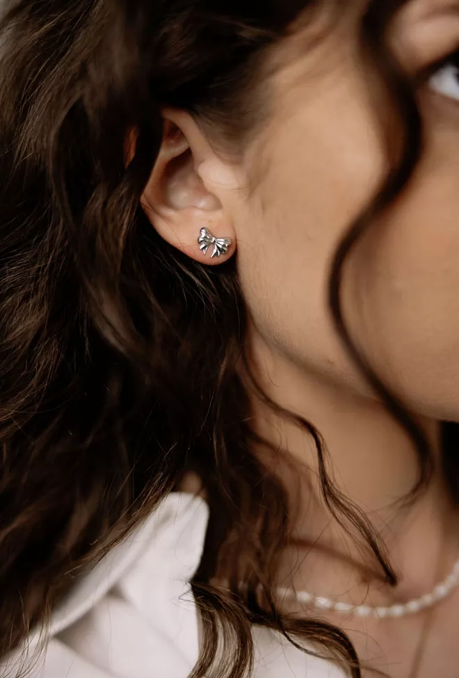 HiiL Studio Jewelry Bow Earrings Silver øredobber