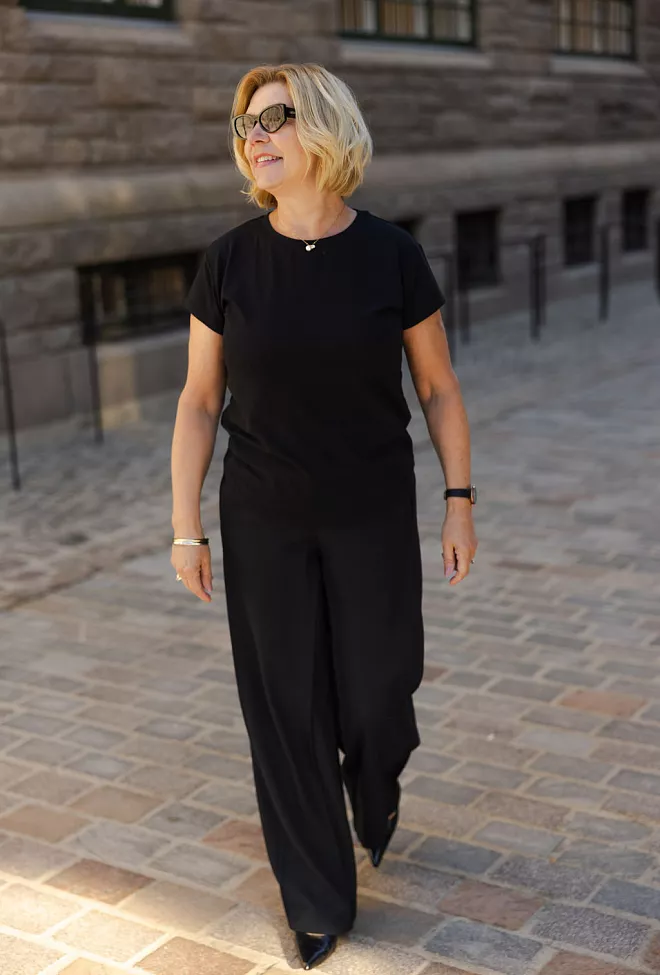 Carma Collection Emilie Base Tee Black t-skjorte 6