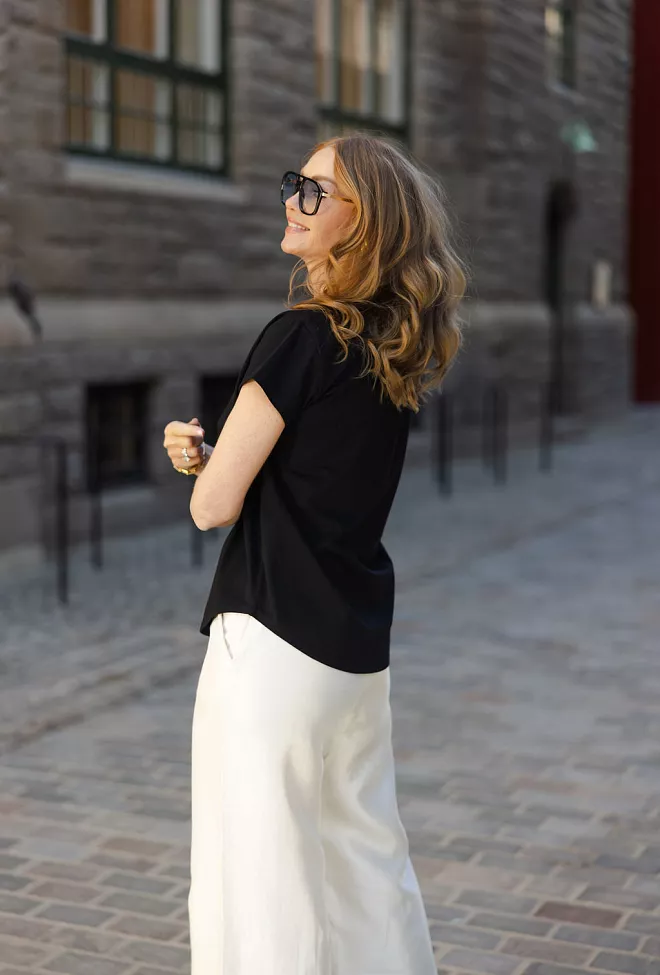 Carma Collection Emilie Base Tee Black t-skjorte 3