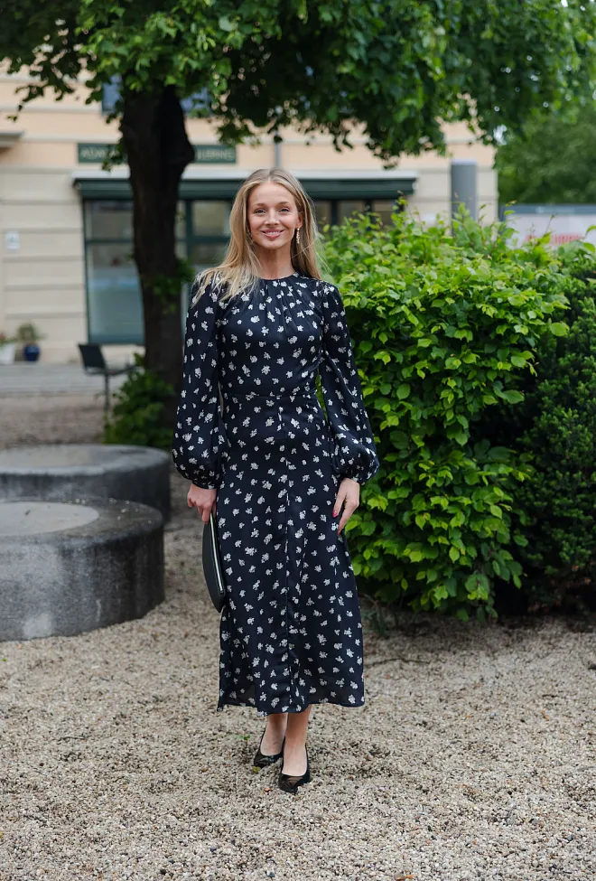 Pia Tjelta Ava Mini Roses Maxi Dress Black maxikjole