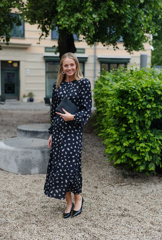 Pia Tjelta Ava Mini Roses Maxi Dress Black maxikjole 4