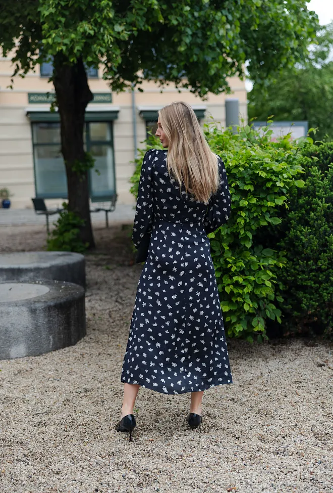 Pia Tjelta Ava Mini Roses Maxi Dress Black maxikjole 6