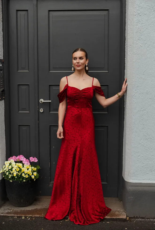 Pia Tjelta Harper Jacquard Maxi Dress Red festkjole silkekjole 3