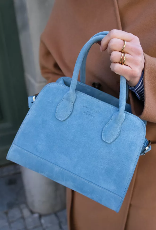 hiil studio x jim rickey tote small suede blue veske