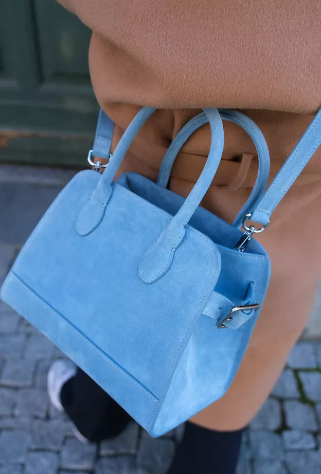 hiil studio x jim rickey tote small suede blue veske 3