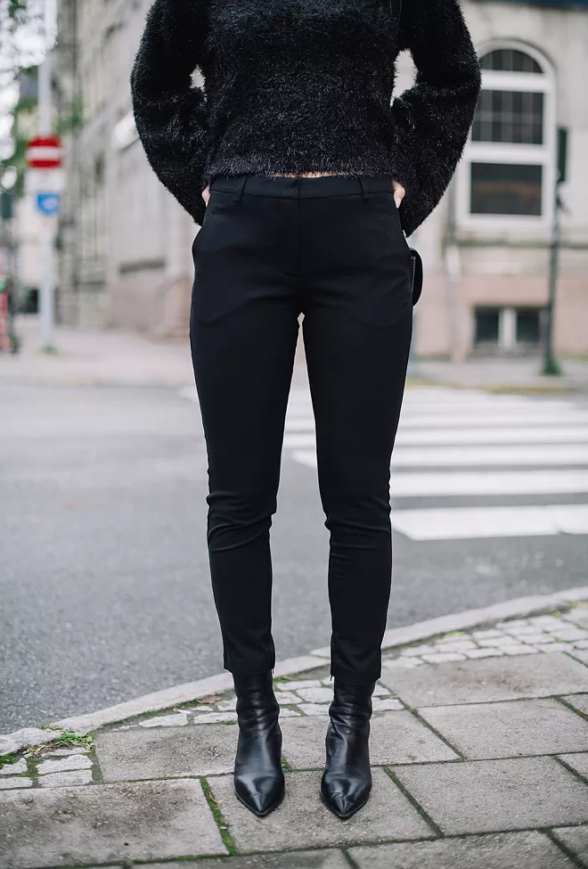 Kylie Crop 396 Black