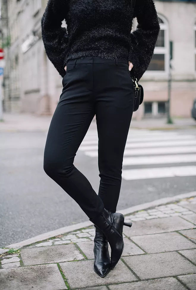 Kylie Crop 396 Black 1