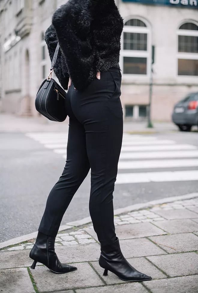 Kylie Crop 396 Black 4