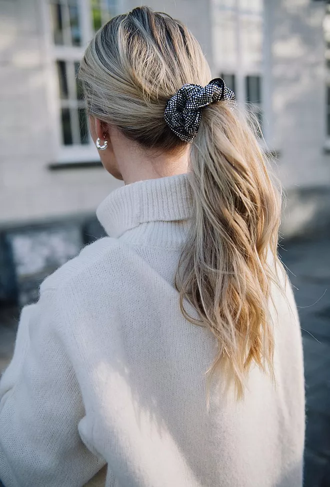 Day ET Party Scrunchie Silver hårstrikk 2