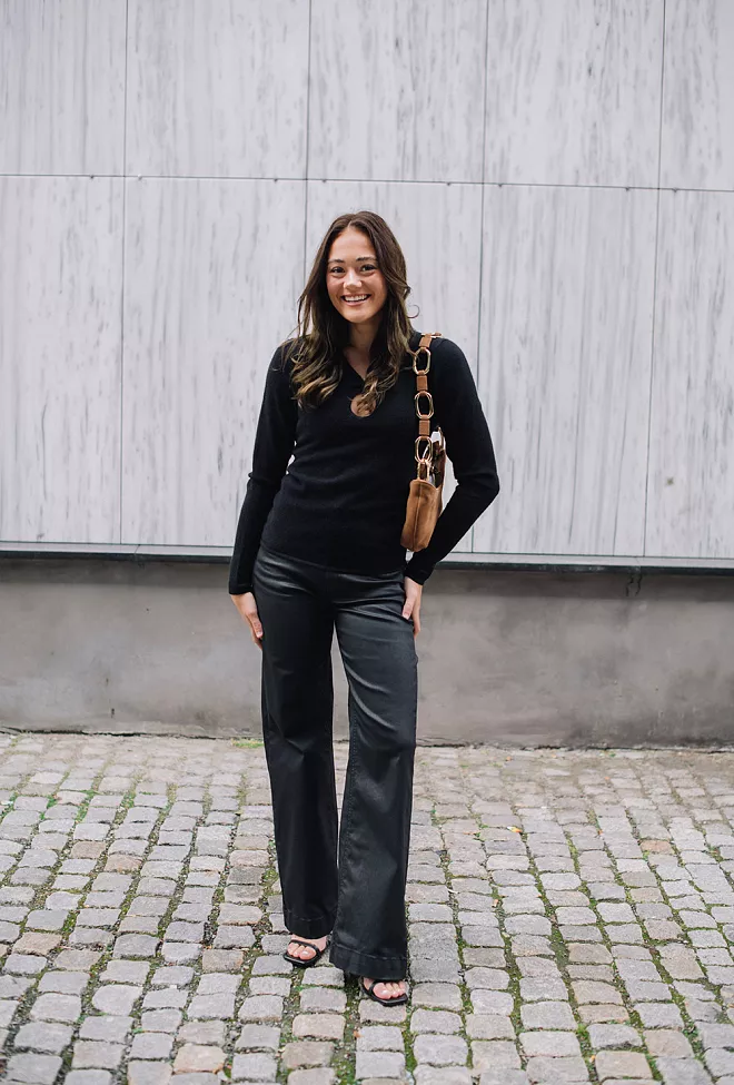 Rosa Montana Tonal Black 2
