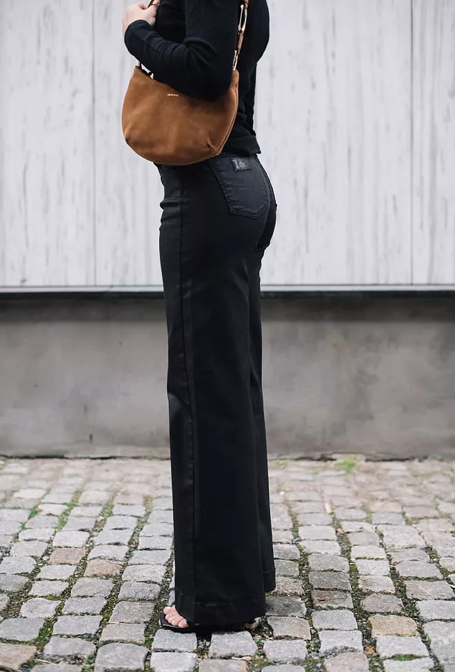Rosa Montana Tonal Black 4