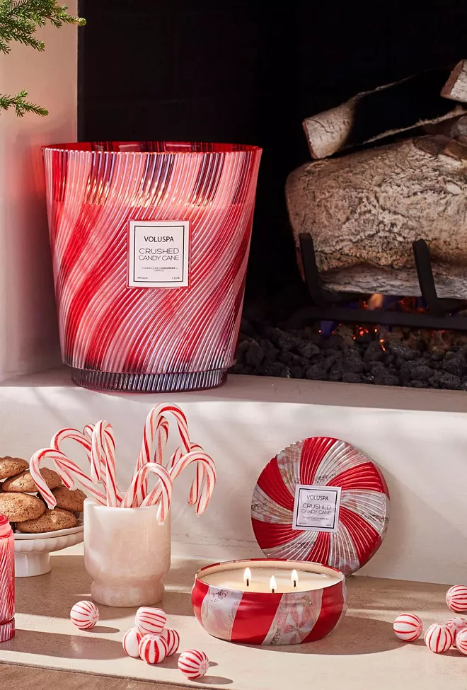 Voluspa 3-Wick Tin Candle Crushed Candy Cane 40t 2