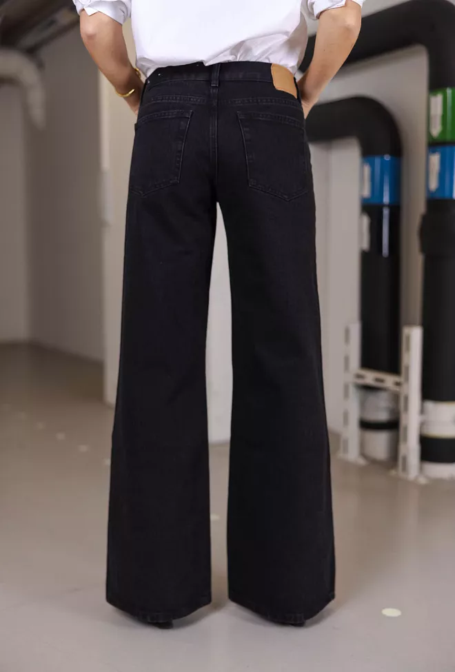 jeanerica Kyoto Black 2 Weeks 5