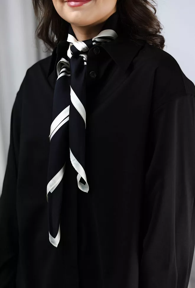 Lescarf No. 2 Black & Cream silkeskjef 4