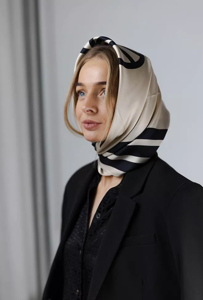 Lescarf Wide Striped Scarf Sand&Black silkeskjerf 1